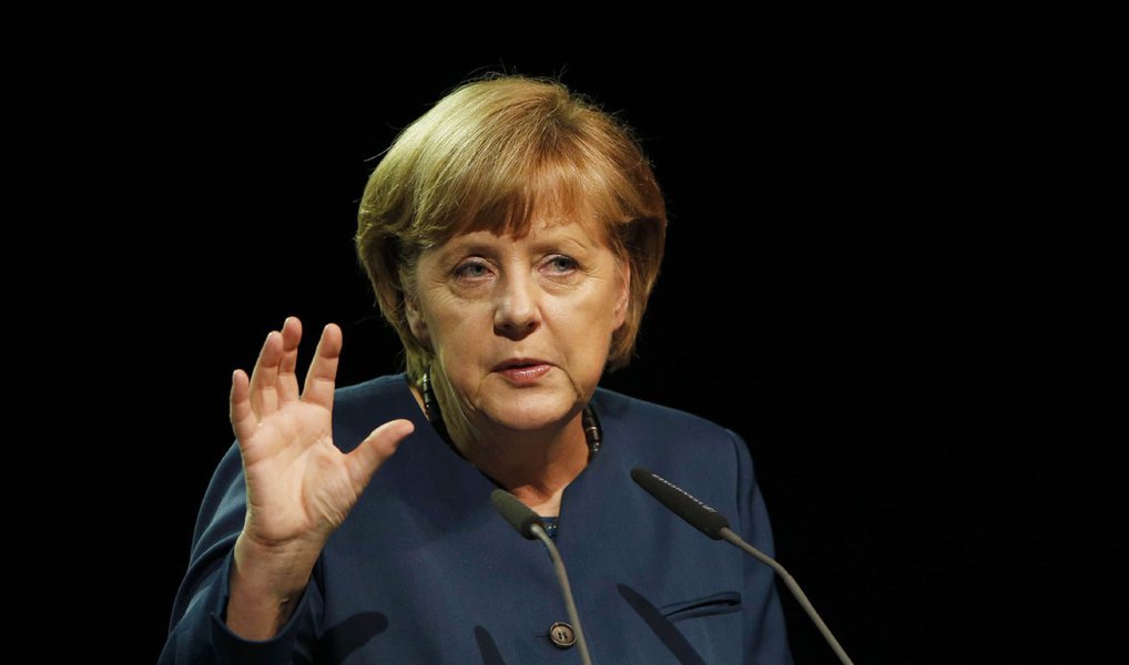 A chanceler da Alemanha, Angela Merkel, convocou para este sábado (23), em Berlim, uma reunião do Conselho Federal de Segurança para tratar do ataque desta sexta (22) na cidade de Munique; de acordo com o ministro de Assuntos Especiais, Peter Altmaier, Merkel está sendo informada sobre os desdobramentos em Munique a todo momento; ele acrescentou que o governo já enviou membros da força de elite contraterrorismo para a cidade (Foto: Valter Lima) A chanceler da Alemanha, Angela Merkel, convocou para este sábado (23), em Berlim, uma reunião do Conselho Federal de Segurança para tratar do ataque desta sexta (22) na cidade de Munique; de acordo com o ministro de Assuntos Especiais, Peter Altmaier, Merkel está sendo informada sobre os desdobramentos em Munique a todo momento; ele acrescentou que o governo já enviou membros da força de elite contraterrorismo para a cidade