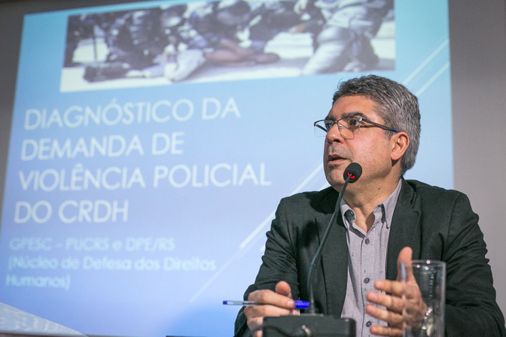 13/09/2016 - PORTO ALEGRE, RS - Audiência pública da defensoria no Plenarinho sobre violência policial. Foto: Guilherme Santos/Sul21 (Foto: Leonardo Lucena) 13/09/2016 - PORTO ALEGRE, RS - Audiência pública da defensoria no Plenarinho sobre violência policial. Foto: Guilherme Santos/Sul21