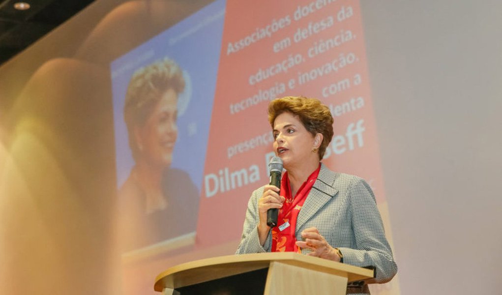 Nesta terça-feira 19 e quarta 20, especialistas em direitos humanos de vários países se reúnem no Rio para o Tribunal Internacional Sobre a Democracia no Brasil, que irá julgar, de maneira simbólica, o golpe contra Dilma Rousseff; entre os participantes estão o ganhador do Nobel da Paz Adolfo Pérez Esquivel e o bispo mexicano Raul Veras; segundo os organizadores, o ataque à democracia no país está sendo perpetrado por "forças políticas e econômicas articuladas a setores do Poder Judiciário, do Ministério Público, da Polícia Federal e potencializadas pela grande mídia corporativa" (Foto: Aquiles Lins) Nesta terça-feira 19 e quarta 20, especialistas em direitos humanos de vários países se reúnem no Rio para o Tribunal Internacional Sobre a Democracia no Brasil, que irá julgar, de maneira simbólica, o golpe contra Dilma Rousseff; entre os participantes estão o ganhador do Nobel da Paz Adolfo Pérez Esquivel e o bispo mexicano Raul Veras; segundo os organizadores, o ataque à democracia no país está sendo perpetrado por "forças políticas e econômicas articuladas a setores do Poder Judiciário, do Ministério Público, da Polícia Federal e potencializadas pela grande mídia corporativa"
