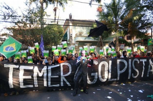 Os milhares de jovens que sonharam e ajudaram a construir as políticas de juventude nesses últimos anos, não reconhecem o governo golpista do Temer (Foto: Jefferson Lima) Os milhares de jovens que sonharam e ajudaram a construir as políticas de juventude nesses últimos anos, não reconhecem o governo golpista do Temer