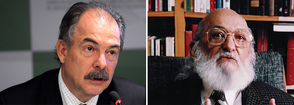 Ex-ministro da Educação cobrou do governo interino de Michel Temer apuração sobre as alterações realizadas no perfil do educador Paulo Freire na Wikipedia a partir de um computador do Serpro, órgão do governo federal; Mercadante disse que é "inadmissível que os ataques feitos ao patrono da educação brasileira, a partir de uma rede de computadores sob responsabilidade do estado brasileiro, sejam ignorados e fiquem sem os devidos esclarecimentos" (Foto: Gisele Federicce) Ex-ministro da Educação cobrou do governo interino de Michel Temer apuração sobre as alterações realizadas no perfil do educador Paulo Freire na Wikipedia a partir de um computador do Serpro, órgão do governo federal; Mercadante disse que é "inadmissível que os ataques feitos ao patrono da educação brasileira, a partir de uma rede de computadores sob responsabilidade do estado brasileiro, sejam ignorados e fiquem sem os devidos esclarecimentos"