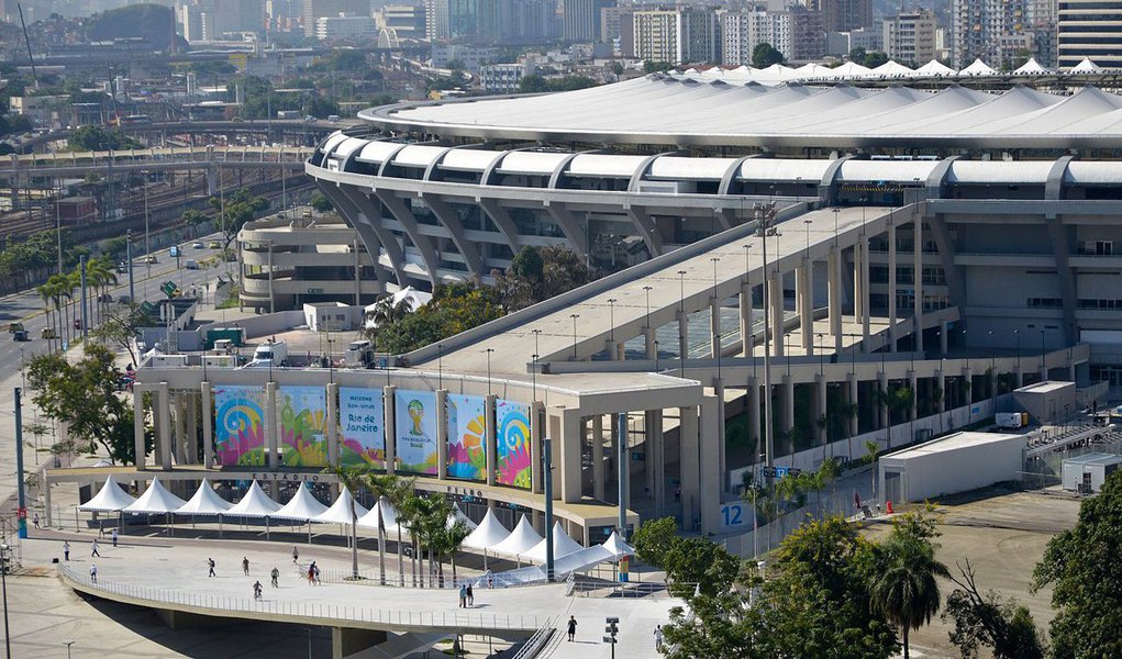 Em carta enviada à Secretaria da Casa Civil no dia 16 de junho pela Concessionaria Maracanã, formada pela Odebrecht (95%) e pela norte-americana AEG (5%), o grupo alega que não conseguiu rever o contrato de cessão da arena; a concessão foi firmada por 35 anos; no acordo, o grupo poderia derrubar o parque aquático e o estádio de atletismo para erguer um centro comercial e estacionamentos, mas a medida foi proibida (Foto: Roberta Namour) Em carta enviada à Secretaria da Casa Civil no dia 16 de junho pela Concessionaria Maracanã, formada pela Odebrecht (95%) e pela norte-americana AEG (5%), o grupo alega que não conseguiu rever o contrato de cessão da arena; a concessão foi firmada por 35 anos; no acordo, o grupo poderia derrubar o parque aquático e o estádio de atletismo para erguer um centro comercial e estacionamentos, mas a medida foi proibida