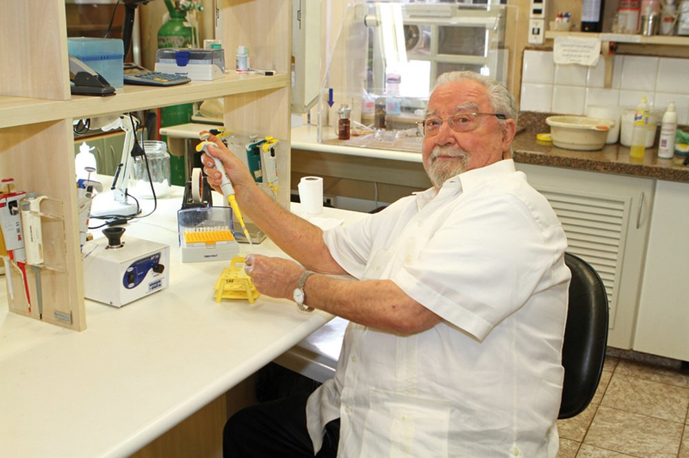 Médico e cientista Sergio Henrique Ferreira morreu aos 81 anos; ele foi um dos principais cientistas do Brasil e um dos primeiros que conseguiu transformar produto descoberto na natureza em medicamento; Ferreira descobriu, na década de 1960, o fator de potencialização da braticinina (BPF na sigla em inglês) que se tornaria o medicamento mundialmente mais utilizado a ser usado contra a hipertensão, o captopril (Foto: Paulo Emílio) Médico e cientista Sergio Henrique Ferreira morreu aos 81 anos; ele foi um dos principais cientistas do Brasil e um dos primeiros que conseguiu transformar produto descoberto na natureza em medicamento; Ferreira descobriu, na década de 1960, o fator de potencialização da braticinina (BPF na sigla em inglês) que se tornaria o medicamento mundialmente mais utilizado a ser usado contra a hipertensão, o captopril