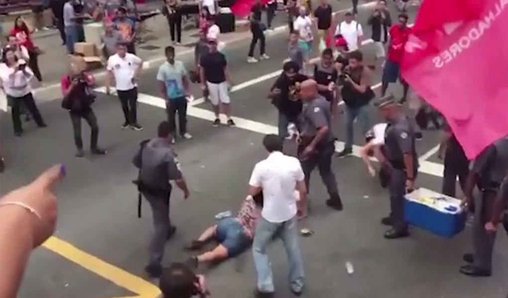 Essa tragédia com ares de carnificina tem sido, até agora, o principal legado desse teatro macabro do golpe parlamentar, da seletividade da Lava Jato e do espetáculo de insensatez e fanatismo religioso em torno da investigação e da denúncia do Ministério Público Federal contra o presidente Lula (Foto: Leandro Fortes) Essa tragédia com ares de carnificina tem sido, até agora, o principal legado desse teatro macabro do golpe parlamentar, da seletividade da Lava Jato e do espetáculo de insensatez e fanatismo religioso em torno da investigação e da denúncia do Ministério Público Federal contra o presidente Lula