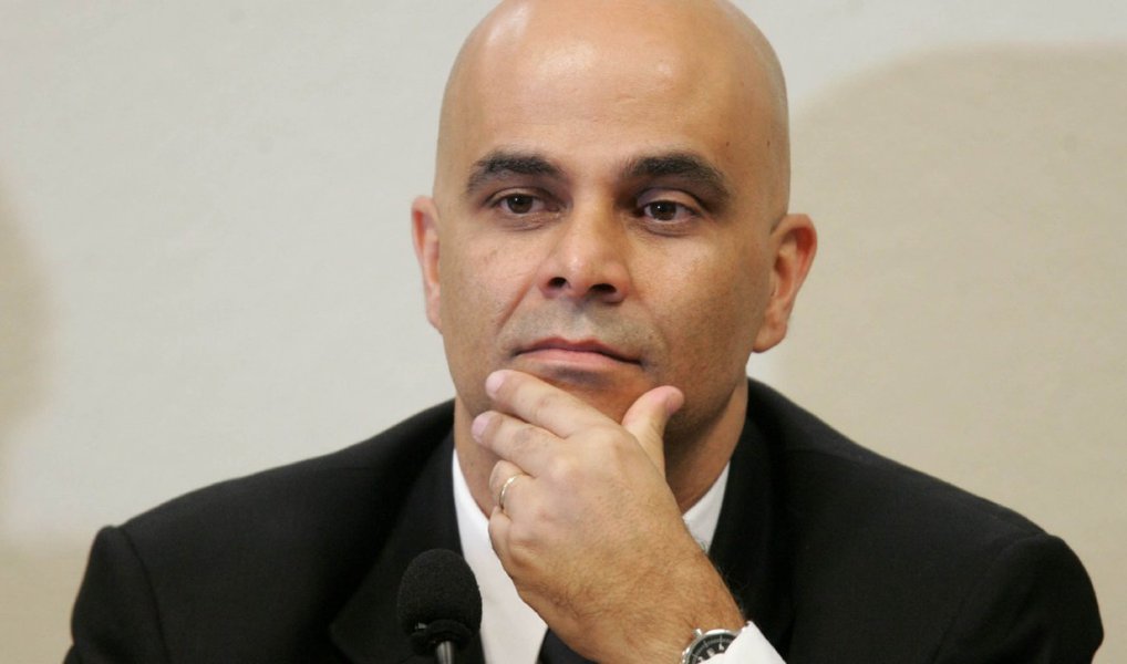 Empresário foi ouvido no Ministério Público de Minas sobre o mensalão do PSDB; de acordo com o advogado Jean Robert Kobayashi, seu cliente relatou "alguns fatos novos" sobre o caso, mas não detalhou quais seriam; a defesa do empresário afirmou que esta etapa é um procedimento informal na delação; o MP informou que avalia um pedido de colaboração (Foto: Leonardo Lucena) Empresário foi ouvido no Ministério Público de Minas sobre o mensalão do PSDB; de acordo com o advogado Jean Robert Kobayashi, seu cliente relatou "alguns fatos novos" sobre o caso, mas não detalhou quais seriam; a defesa do empresário afirmou que esta etapa é um procedimento informal na delação; o MP informou que avalia um pedido de colaboração