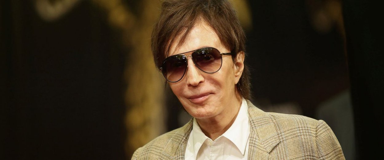 Michael Cimino, cuja carreira como diretor de Hollywood incluiu filmes como o sucesso "O Franco-Atirador" e o lendário fracasso de bilheteria "O Portal do Paraíso", morreu aos 77 anos; "O Franco-Atirador, um filme de 1978 sobre a guerra do Vietnã e com Robert De Niro no papel principal, fez de Cimino um dos diretores mais procurados de Hollywood. O filme venceu vários Oscars, incluindo os de melhor filme e melhor direção; causa da morte não foi revelada (Foto: Paulo Emílio) Michael Cimino, cuja carreira como diretor de Hollywood incluiu filmes como o sucesso "O Franco-Atirador" e o lendário fracasso de bilheteria "O Portal do Paraíso", morreu aos 77 anos; "O Franco-Atirador, um filme de 1978 sobre a guerra do Vietnã e com Robert De Niro no papel principal, fez de Cimino um dos diretores mais procurados de Hollywood. O filme venceu vários Oscars, incluindo os de melhor filme e melhor direção; causa da morte não foi revelada