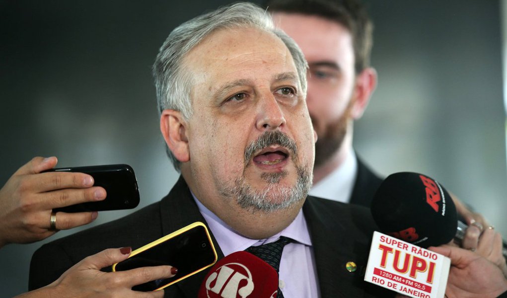 Ex-diretor da Andrade Gutierrez disse que Ricardo Berzoini fazia ‘cobranças incisivas’ de propina no valor de 1% de todos os contratos que a empreiteira tinha com o governo federal; o ex-ministro reagiu: “Não comento o conteúdo da delação. Só posso dizer que trata-se de um assunto que é mais um vazamento seletivo de matéria que deveria estar sob sigilo e que não corresponde à verdade” (Foto: Roberta Namour) Ex-diretor da Andrade Gutierrez disse que Ricardo Berzoini fazia ‘cobranças incisivas’ de propina no valor de 1% de todos os contratos que a empreiteira tinha com o governo federal; o ex-ministro reagiu: “Não comento o conteúdo da delação. Só posso dizer que trata-se de um assunto que é mais um vazamento seletivo de matéria que deveria estar sob sigilo e que não corresponde à verdade”