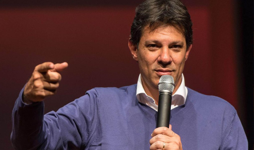 A convenção municipal do Partido da República (PR) oficializou na noite desta sexta (22) que a legenda integrará a coligação PT, PDT e PROS nas eleições municipais para prefeito em São Paulo; o nome do candidato será indicado pelo PT e deverá ser o do atual prefeito Fernando Haddad; a convenção, realizada na Câmara dos Vereadores, decidiu por unanimidade a adesão à coligação (Foto: Valter Lima) A convenção municipal do Partido da República (PR) oficializou na noite desta sexta (22) que a legenda integrará a coligação PT, PDT e PROS nas eleições municipais para prefeito em São Paulo; o nome do candidato será indicado pelo PT e deverá ser o do atual prefeito Fernando Haddad; a convenção, realizada na Câmara dos Vereadores, decidiu por unanimidade a adesão à coligação