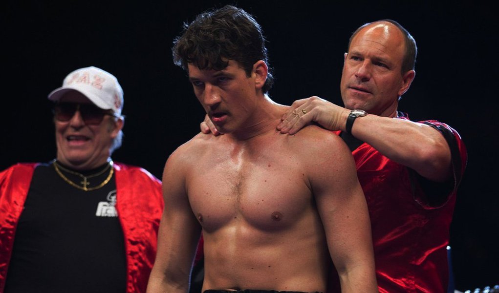 "Bleed for This", exibido no Festival Internacional de Cinema de Toronto nesta semana, conta a história real da volta bem-sucedida do peso-médio norte-americano Vinny Pazienza aos combates meros 13 meses depois de fraturar o pescoço em um acidente de carro em 1991; o filme, assim como "The Bleeder", que também estreou em Toronto, vem na esteira do aclamado "Creed", do ano passado, de "Nocaute", com Jake Gyllenhaal, e do novo de Robert De Niro, "Punhos de Aço", sobre o lendário boxeador panamenho Roberto Durán (Foto: Gisele Federicce) "Bleed for This", exibido no Festival Internacional de Cinema de Toronto nesta semana, conta a história real da volta bem-sucedida do peso-médio norte-americano Vinny Pazienza aos combates meros 13 meses depois de fraturar o pescoço em um acidente de carro em 1991; o filme, assim como "The Bleeder", que também estreou em Toronto, vem na esteira do aclamado "Creed", do ano passado, de "Nocaute", com Jake Gyllenhaal, e do novo de Robert De Niro, "Punhos de Aço", sobre o lendário boxeador panamenho Roberto Durán