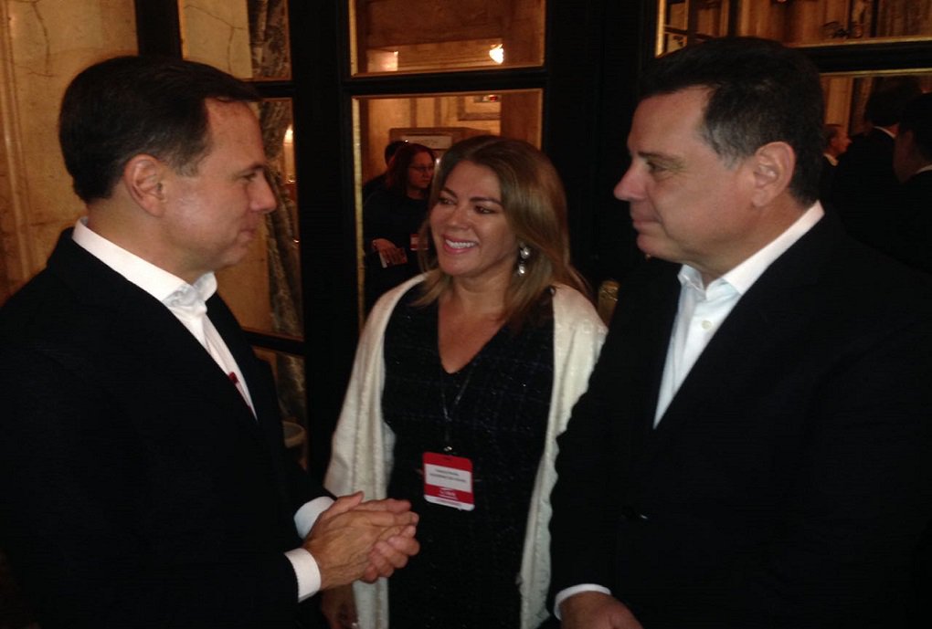 O prefeito eleito de São Paulo, João Doria (PSDB), disse em Buenos Aires, durante a abertura do 21.º Meeting Internacional do Grupo de Líderes Empresariais (Lide), entidade que preside, que o País não pode prescindir da liderança política de Marconi Perillo e que o governador de Goiás "ainda tem muito a cumprir em Goiás e no Brasil"; "Homens públicos do seu quilate a gente não deixa sair da vida pública. Tem muito ainda a cumprir em Goiás e no Brasil" (Foto: José Barbacena) O prefeito eleito de São Paulo, João Doria (PSDB), disse em Buenos Aires, durante a abertura do 21.º Meeting Internacional do Grupo de Líderes Empresariais (Lide), entidade que preside, que o País não pode prescindir da liderança política de Marconi Perillo e que o governador de Goiás "ainda tem muito a cumprir em Goiás e no Brasil"; "Homens públicos do seu quilate a gente não deixa sair da vida pública. Tem muito ainda a cumprir em Goiás e no Brasil"