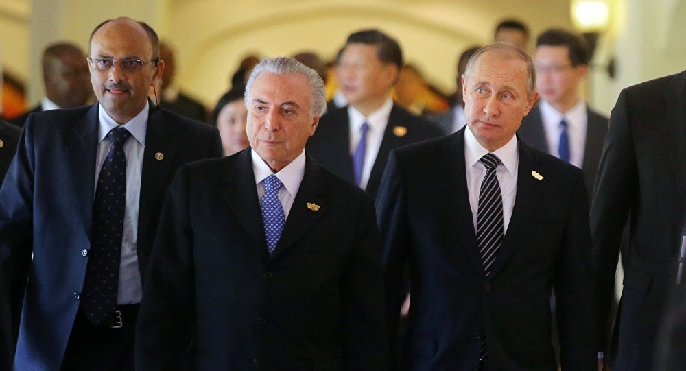 "Posso garantir que, após as atividades realizadas podemos garantir a confiabilidade de investimentos futuros… Assim, eu convido os países do BRICS a investirem no Brasil e a participarem desse novo momento do país. Vocês verão um país com a estabilidade política, jurídica e de segurança de um grande mercado consumidor", disse Temer, falando na cúpula do BRICS (Foto: Leonardo Attuch) "Posso garantir que, após as atividades realizadas podemos garantir a confiabilidade de investimentos futuros… Assim, eu convido os países do BRICS a investirem no Brasil e a participarem desse novo momento do país. Vocês verão um país com a estabilidade política, jurídica e de segurança de um grande mercado consumidor", disse Temer, falando na cúpula do BRICS