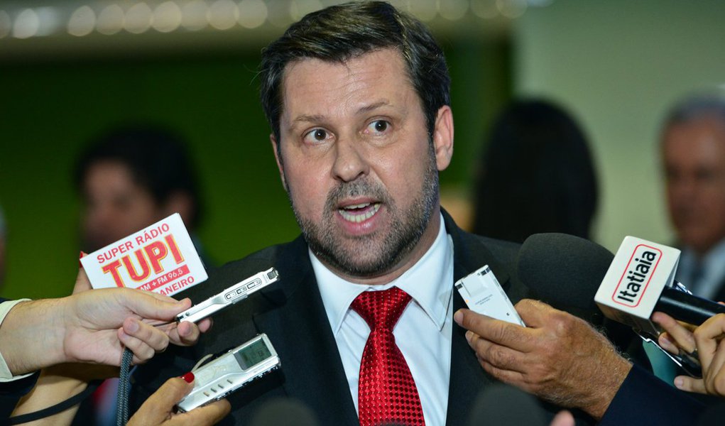 Deputado Carlos Sampaio (PSDB-SP), apontado como o principal articulador da tentativa de votação do projeto que anistia o caixa 2, divulga vídeo em que "deixa clara posição favorável à criminalização do caixa 2 e contrária a qualquer manobra de anistia"; assista (Foto: Gisele Federicce) Deputado Carlos Sampaio (PSDB-SP), apontado como o principal articulador da tentativa de votação do projeto que anistia o caixa 2, divulga vídeo em que "deixa clara posição favorável à criminalização do caixa 2 e contrária a qualquer manobra de anistia"; assista