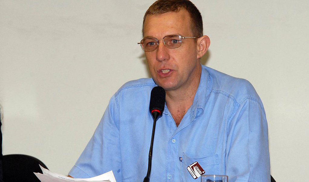 "O MST no estado de Goiás vem a público denunciar a escalada da repressão contra a luta pela terra. No dia de hoje, o intelectual e militante pela reforma agrária Valdir Misnerovicz foi preso em Veranópolis, no Rio Grande do Sul", diz texto divulgado sobre a prisão de uma de suas lideranças; "Valdir estava ministrando aula para jovens estudantes de cooperativismo agrícola, quando foi surpreendido por uma operação articulada entre a Polícia Civil do Rio Grande do Sul e de Goiás" (Foto: Leonardo Attuch) www.brasil247.com - "O MST no estado de Goiás vem a público denunciar a escalada da repressão contra a luta pela terra. No dia de hoje, o intelectual e militante pela reforma agrária Valdir Misnerovicz foi preso em Veranópolis, no Rio Grande do Sul", diz texto divulgado sobre a prisão de uma de suas lideranças; "Valdir estava ministrando aula para jovens estudantes de cooperativismo agrícola, quando foi surpreendido por uma operação articulada entre a Polícia Civil do Rio Grande do Sul e de Goiás"