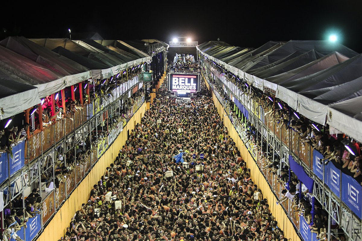 Cerca de meio milhão de pessoas deverão passar pelo corredor da folia, nos quatro dias do Fortal, segundo estimativa os organizadores do evento (Foto: Fatima 247) Cerca de meio milhão de pessoas deverão passar pelo corredor da folia, nos quatro dias do Fortal, segundo estimativa os organizadores do evento