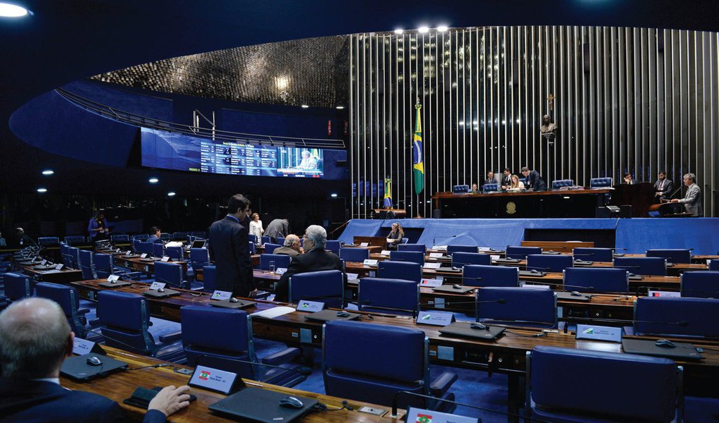 Sem acordo para votação, o plenário do Senado adiou nesta quarta (6), por três dias, a análise do Projeto de Lei nº 186, que libera a exploração e regulamenta os jogos de azar, como cassinos, bingos, jogo do bicho e videojogos no Brasil; como a proposta estava na pauta de votações de hoje, os líderes partidários fecharam um acordo para aprovar um requerimento a fim de adiar a apreciação da matéria; os jogos de azar são proibidos no país há 70 anos (Foto: Valter Lima) Sem acordo para votação, o plenário do Senado adiou nesta quarta (6), por três dias, a análise do Projeto de Lei nº 186, que libera a exploração e regulamenta os jogos de azar, como cassinos, bingos, jogo do bicho e videojogos no Brasil; como a proposta estava na pauta de votações de hoje, os líderes partidários fecharam um acordo para aprovar um requerimento a fim de adiar a apreciação da matéria; os jogos de azar são proibidos no país há 70 anos