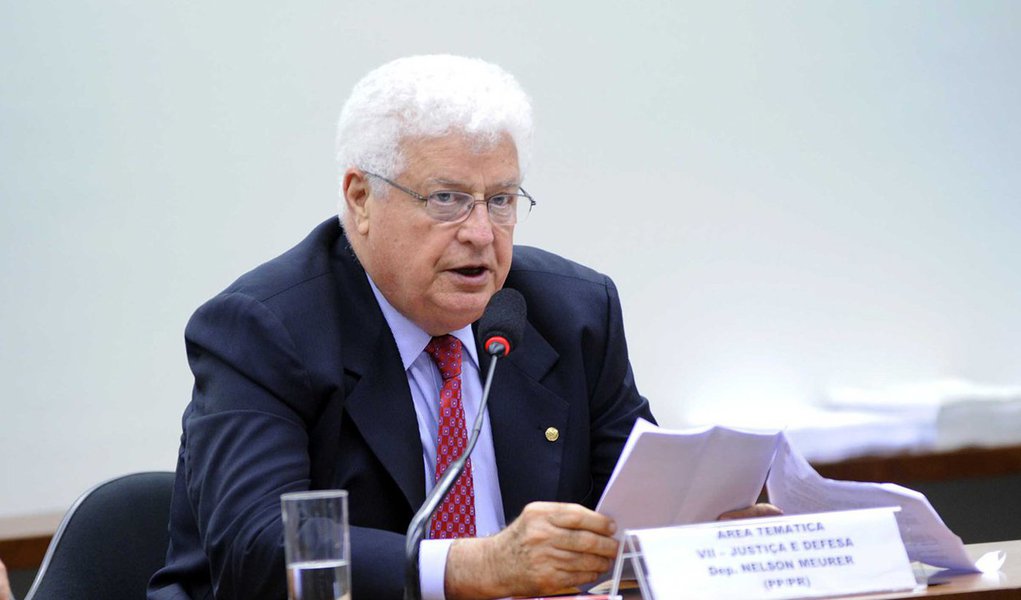 Deputado Nelson Meurer (PP-PR) teria recebido R$ 29,7 milhões entre 2006 e 2014 em 99 pagamentos de R$ 300 mil por mês em esquema organizado com o ex-deputado federal José Janene (PP-SP) e os delatores Alberto Youssef e Paulo Roberto Costa, ex-diretor de Abastecimento da Petrobras; seus dois filhos, Nelson e Cristiano, também viraram réus na Lava Jato no Supremo Tribunal Federal, acusados de corrupção passiva e lavagem de dinheiro (Foto: Roberta Namour) Deputado Nelson Meurer (PP-PR) teria recebido R$ 29,7 milhões entre 2006 e 2014 em 99 pagamentos de R$ 300 mil por mês em esquema organizado com o ex-deputado federal José Janene (PP-SP) e os delatores Alberto Youssef e Paulo Roberto Costa, ex-diretor de Abastecimento da Petrobras; seus dois filhos, Nelson e Cristiano, também viraram réus na Lava Jato no Supremo Tribunal Federal, acusados de corrupção passiva e lavagem de dinheiro