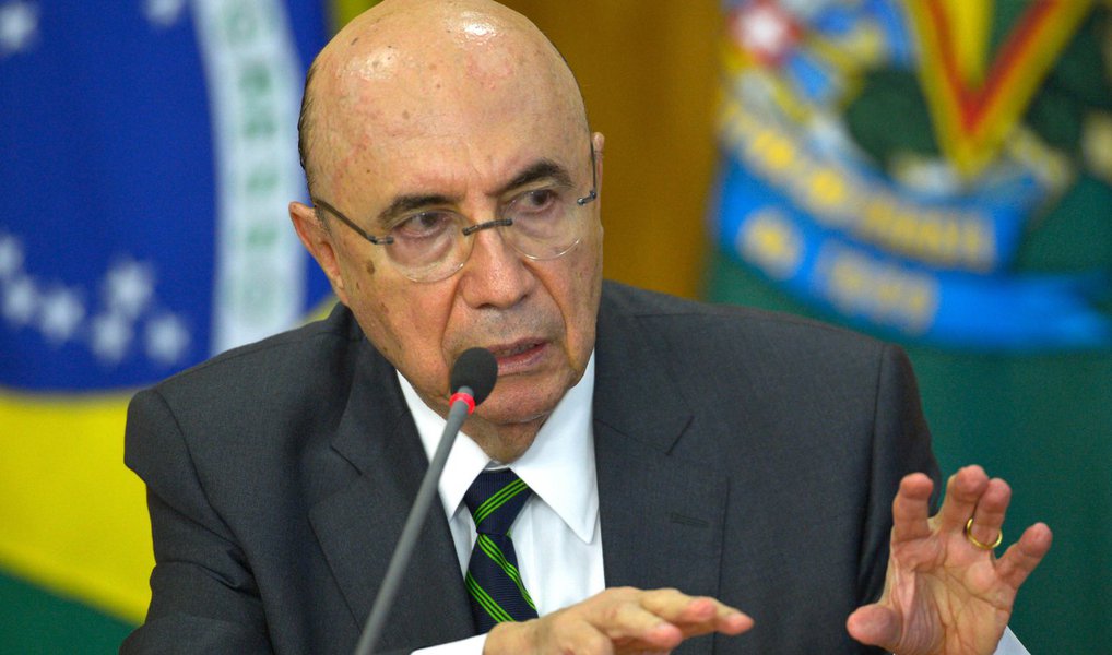 O ministro da Fazenda, Henrique Meirelles, disse, nesta sexta (17), ter a expectativa que seja aprovada no Congresso a Proposta de Emenda à Constituição (PEC) que estabelece limite para o crescimento dos gastos públicos; ele também afirmou que a recente saída de mais um ministro do governo do presidente interino Michel Temer não tem alterado o trabalho na Fazenda, que segue normalmente (Foto: Valter Lima) O ministro da Fazenda, Henrique Meirelles, disse, nesta sexta (17), ter a expectativa que seja aprovada no Congresso a Proposta de Emenda à Constituição (PEC) que estabelece limite para o crescimento dos gastos públicos; ele também afirmou que a recente saída de mais um ministro do governo do presidente interino Michel Temer não tem alterado o trabalho na Fazenda, que segue normalmente