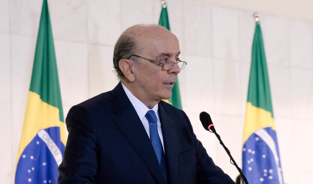 Durante reunião com empresários na sede da Federação das Indústrias do Estado de São Paulo (Fiesp), nesta segunda-feira, 20, na capital paulista, o ministro interino das Relações Exteriores, José Serra, defendeu a criação de uma área dentro do Itamaraty dedicada à ampliação das relações comerciais entre o Brasil e a China; "É importante a questão do reconhecimento do mercado. Mas o mundo inteiro está na expectativa desse assunto e o Brasil vai agir como observador e seguir a média mundial nessa matéria", disse;O ministro tucano defendeu medidas como a implantação de uma agência do BNDES e escritório da Apex na China
(Foto: Aquiles Lins) Durante reunião com empresários na sede da Federação das Indústrias do Estado de São Paulo (Fiesp), nesta segunda-feira, 20, na capital paulista, o ministro interino das Relações Exteriores, José Serra, defendeu a criação de uma área dentro do Itamaraty dedicada à ampliação das relações comerciais entre o Brasil e a China; "É importante a questão do reconhecimento do mercado. Mas o mundo inteiro está na expectativa desse assunto e o Brasil vai agir como observador e seguir a média mundial nessa matéria", disse;O ministro tucano defendeu medidas como a implantação de uma agência do BNDES e escritório da Apex na China