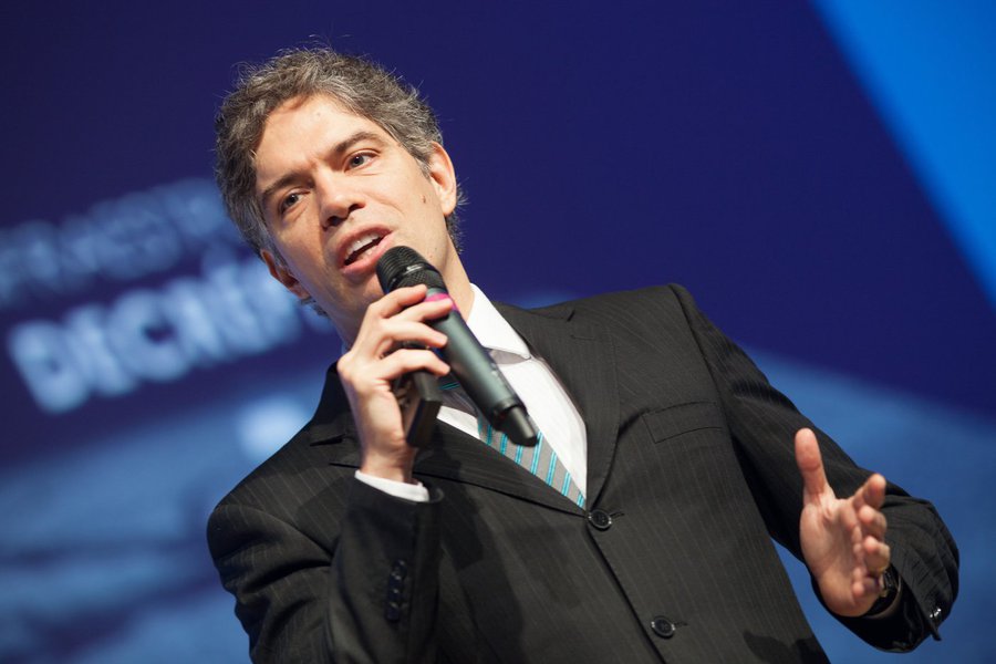 Análise é do economista Ricardo Amorim, que acredita que o cenário externo é um grande empecilho para a recuperação econômica do Brasil nos próximos anos; "Eu acho que o risco de estouro dessa bolha nos EUA aumentou brutalmente. E quando ela estourar, a chance de jogar a economia mundial em uma nova crise financeira é enorme", diz em entrevista ao Infomoney (Foto: Gisele Federicce) Análise é do economista Ricardo Amorim, que acredita que o cenário externo é um grande empecilho para a recuperação econômica do Brasil nos próximos anos; "Eu acho que o risco de estouro dessa bolha nos EUA aumentou brutalmente. E quando ela estourar, a chance de jogar a economia mundial em uma nova crise financeira é enorme", diz em entrevista ao Infomoney