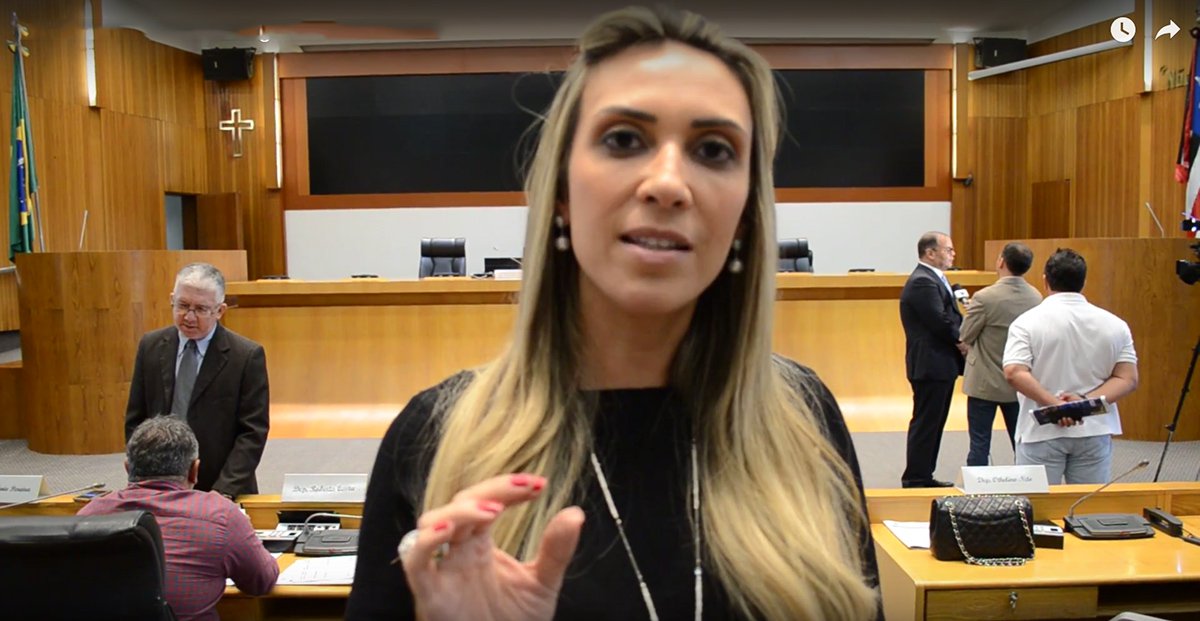 Em entrevista a Ricardo Fonseca, do blog Propagando, a deputada Andrea Murad (PMDB-MA) demonstrou indignação com a desunião da oposição, a falta de prévias no PMDB ("coronelismo partidário") e a surpresa de sua colocação nas últimas pesquisas (à frente do pré-candidato de seu partido, o vereador Fábio Câmara), colocando-se à disposição para concorrer à sucessão municipal em São Luís esse ano (Foto: Leonardo Lucena) Em entrevista a Ricardo Fonseca, do blog Propagando, a deputada Andrea Murad (PMDB-MA) demonstrou indignação com a desunião da oposição, a falta de prévias no PMDB ("coronelismo partidário") e a surpresa de sua colocação nas últimas pesquisas (à frente do pré-candidato de seu partido, o vereador Fábio Câmara), colocando-se à disposição para concorrer à sucessão municipal em São Luís esse ano