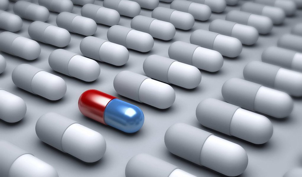 Nove pessoas foram presas em Fortaleza apontadas como integrantes de uma quadrilha que desviava medicamentos da Secretaria da Saúde para revender a farmácias; foram apreendidos 85 mil comprimidos, 860 frascos e ampolas de medicamentos variados e de esteroides e 19 canetas de insulina; investigação revelou que os medicamentos eram desviados por dois funcionários terceirizados do órgão, que também faziam a distribuição (Foto: Voney Malta) Nove pessoas foram presas em Fortaleza apontadas como integrantes de uma quadrilha que desviava medicamentos da Secretaria da Saúde para revender a farmácias; foram apreendidos 85 mil comprimidos, 860 frascos e ampolas de medicamentos variados e de esteroides e 19 canetas de insulina; investigação revelou que os medicamentos eram desviados por dois funcionários terceirizados do órgão, que também faziam a distribuição
