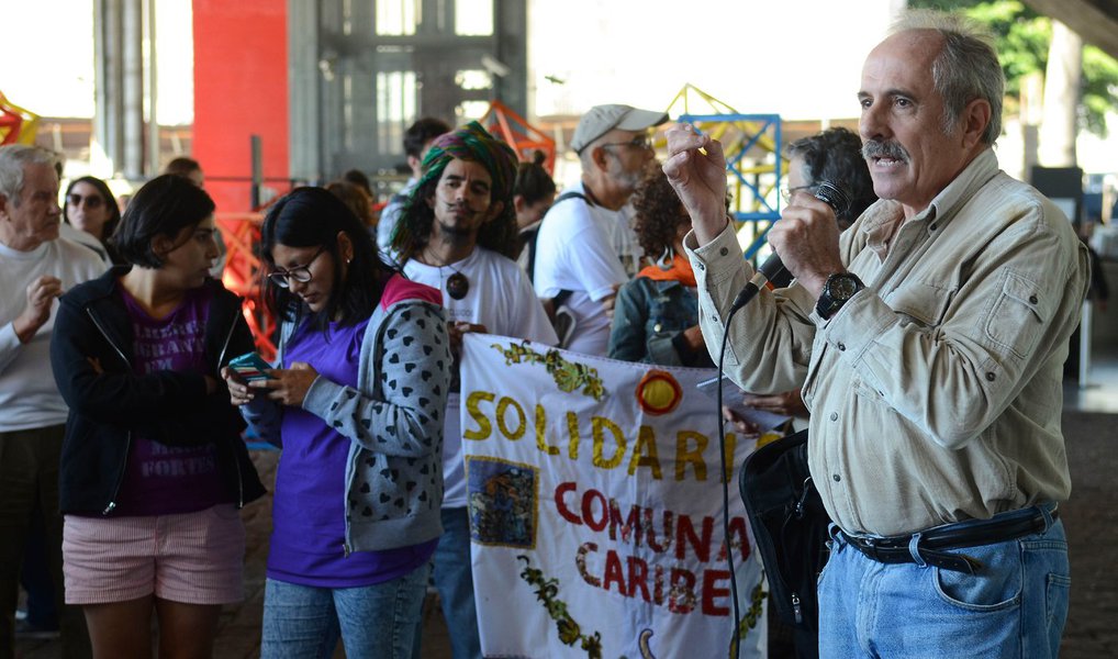 Manifestantes do Movimento dos Trabalhadores Sem Teto (MTST), da Ocupação Esperança Vermelha, se concentram no vão do Museu de Arte de São Paulo (Masp) na Avenida Paulista, para pedir que a Caixa Econômica faça a avaliação e vistoria do terreno onde fica a ocupação, localizada no bairro Cidade Tiradentes, zona leste da capital paulista (Foto: Leonardo Lucena) Manifestantes do Movimento dos Trabalhadores Sem Teto (MTST), da Ocupação Esperança Vermelha, se concentram no vão do Museu de Arte de São Paulo (Masp) na Avenida Paulista, para pedir que a Caixa Econômica faça a avaliação e vistoria do terreno onde fica a ocupação, localizada no bairro Cidade Tiradentes, zona leste da capital paulista