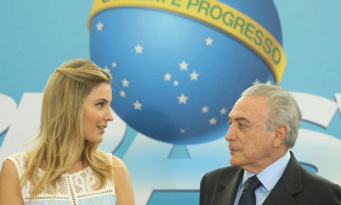 A pressa em tirar de quem mais precisa para manter privilégios de quem não precisa é maldade pura. O Brasil do casal Temer não é um país, é um fingimento, como profetizou o escritor mineiro Affonso Romano de Sant'Anna. Somos por maioria pobres e a ausência do Estado vai implodir a mentira da PEC 241 (Foto: Luciana Oliveira) A pressa em tirar de quem mais precisa para manter privilégios de quem não precisa é maldade pura. O Brasil do casal Temer não é um país, é um fingimento, como profetizou o escritor mineiro Affonso Romano de Sant'Anna. Somos por maioria pobres e a ausência do Estado vai implodir a mentira da PEC 241