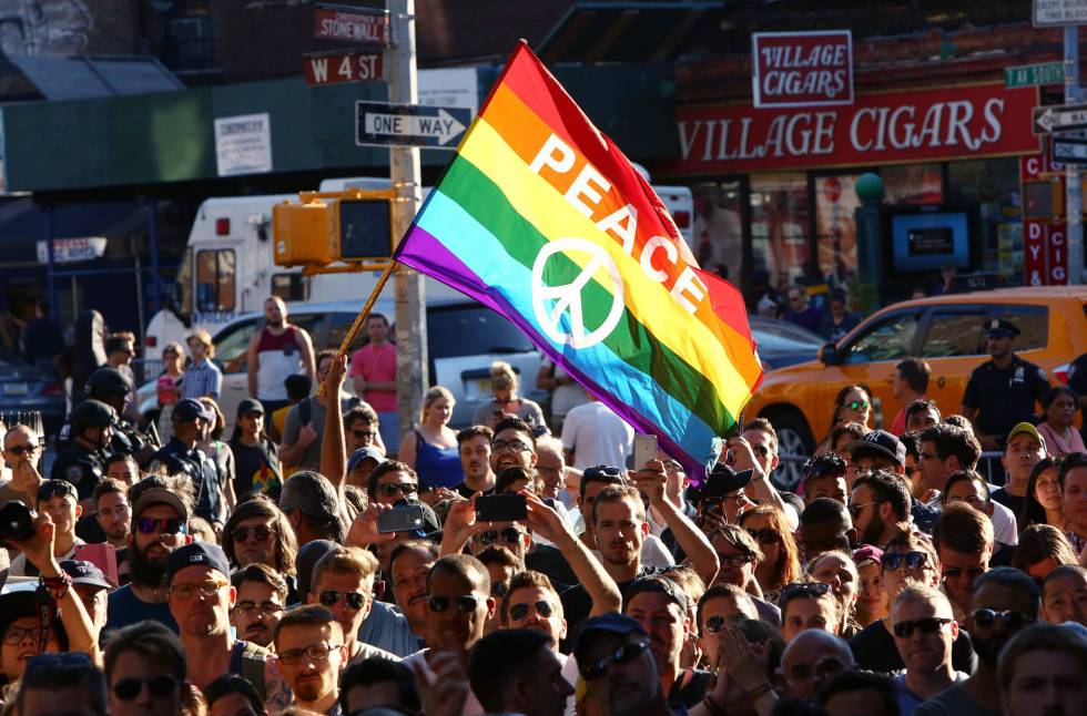 O debate de gênero nas escolas é fundamental para que, desde pequenas, as crianças se deem conta que questões como gênero e diversidade sexual não são menores. Que a intolerância, o ódio e a discriminação são criações da sociedade, mitos que devemos urgentemente combater e derrubar. (Foto: Angela Albino) O debate de gênero nas escolas é fundamental para que, desde pequenas, as crianças se deem conta que questões como gênero e diversidade sexual não são menores. Que a intolerância, o ódio e a discriminação são criações da sociedade, mitos que devemos urgentemente combater e derrubar.