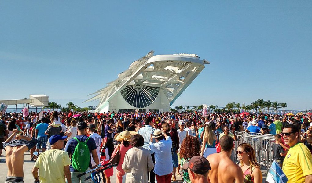 O Rio de Janeiro recebeu 243 mil turistas durante a Paralimpíada, que tiveram gasto médio diário de R$ 271,20, com um total de R$ 410 milhões em renda gerada (Foto: Leonardo Attuch) O Rio de Janeiro recebeu 243 mil turistas durante a Paralimpíada, que tiveram gasto médio diário de R$ 271,20, com um total de R$ 410 milhões em renda gerada