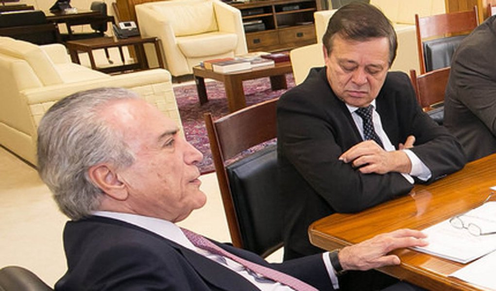 Cerca de 13 deputados da base aliada de Michel Temer já se apresentam como candidatos à presidência da Câmara, na expectativa de renúncia de Eduardo Cunha, réu de duas ações no STF; preocupado com o racha que se anuncia, presidente interino tem apelado a aliados pela unidade: “Achem um nome que una a base”; cotado para sucessão, Jovair Arantes (GO) descreveu o clima da disputa: “o certo é ter o menos ruído possível. Mas é uma Casa política, onde tem disputa até para 3° vice-presidente de comissão sem importância” (Foto: Roberta Namour) Cerca de 13 deputados da base aliada de Michel Temer já se apresentam como candidatos à presidência da Câmara, na expectativa de renúncia de Eduardo Cunha, réu de duas ações no STF; preocupado com o racha que se anuncia, presidente interino tem apelado a aliados pela unidade: “Achem um nome que una a base”; cotado para sucessão, Jovair Arantes (GO) descreveu o clima da disputa: “o certo é ter o menos ruído possível. Mas é uma Casa política, onde tem disputa até para 3° vice-presidente de comissão sem importância”