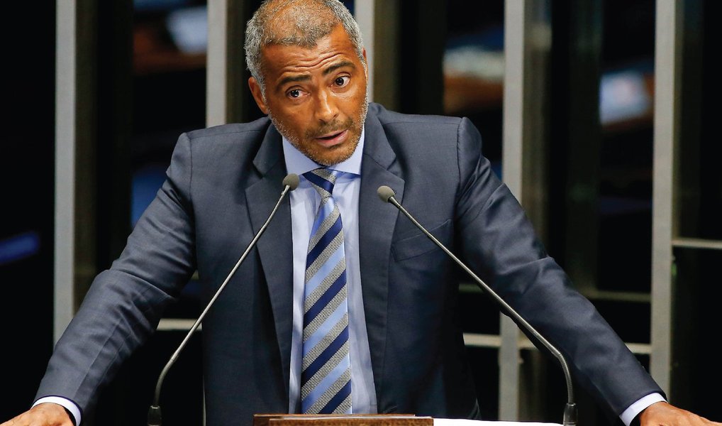 O senador Romário (PSB-RJ) desistiu de sua candidatura à prefeitura do Rio; a informação foi confirmada pelo diretório nacional do PSB; o partido também confirmou que Romário deixa a presidência dos diretórios estadual e municipal do Rio (Foto: Valter Lima) O senador Romário (PSB-RJ) desistiu de sua candidatura à prefeitura do Rio; a informação foi confirmada pelo diretório nacional do PSB; o partido também confirmou que Romário deixa a presidência dos diretórios estadual e municipal do Rio