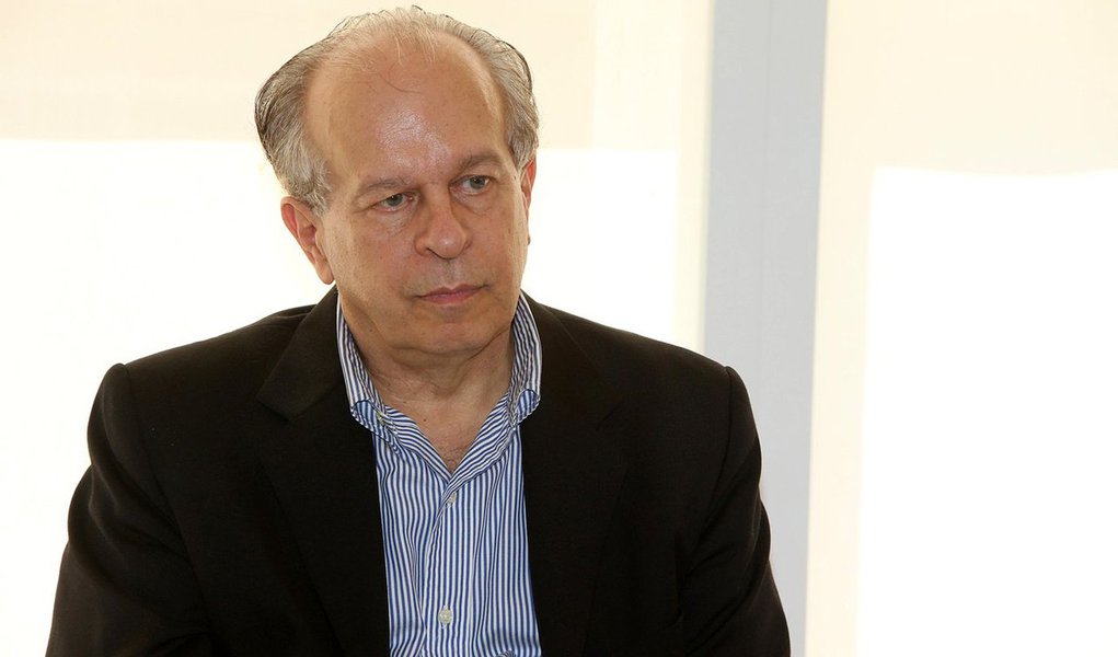 Na série de vídeos 'E agora?', da Rede Brasil Atual, ex-ministro Renato Janine Ribeiro afirma que questão racial, pobreza e ignorância são marcas que estruturam esse sistema desigual, e que a educação é a saída (Foto: Leonardo Attuch) Na série de vídeos 'E agora?', da Rede Brasil Atual, ex-ministro Renato Janine Ribeiro afirma que questão racial, pobreza e ignorância são marcas que estruturam esse sistema desigual, e que a educação é a saída