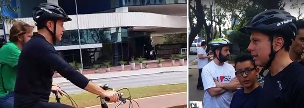 Prefeito eleito de São Paulo, João Doria Jr (PSDB), admitiu nesse domingo, 10, durante pedalada com ciclistas, que poderá manter a velocidade máxima a 50 quilômetros por hora em alguns pontos da pista local das marginais; "Onde existir comprovadamente um fluxo grande de pedestres poderemos reestudar, sim, o limite de velocidade", disse o prefeito, que foi alvo de protesto de ciclistas há três dias; até então, Doria afirmava que aumentaria os limites das duas Marginais, voltando à velocidades antigas, "na segunda semana de mandato" (Foto: Aquiles Lins) Prefeito eleito de São Paulo, João Doria Jr (PSDB), admitiu nesse domingo, 10, durante pedalada com ciclistas, que poderá manter a velocidade máxima a 50 quilômetros por hora em alguns pontos da pista local das marginais; "Onde existir comprovadamente um fluxo grande de pedestres poderemos reestudar, sim, o limite de velocidade", disse o prefeito, que foi alvo de protesto de ciclistas há três dias; até então, Doria afirmava que aumentaria os limites das duas Marginais, voltando à velocidades antigas, "na segunda semana de mandato"