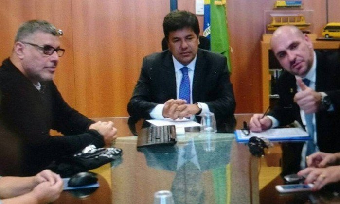 O Ministério da Educação se omite sobre o Escola sem Partido com a vergonha de quem não tem legitimidade para defender as bases propostas por educadores como Paulo Freire e Anísio Teixeira. É a mesma lógica que omitiu, em um primeiro momento, o encontro de Mendonça Filho com Alexandre Frota e o grupo Revoltados Online (Foto: Danilo Molina) O Ministério da Educação se omite sobre o Escola sem Partido com a vergonha de quem não tem legitimidade para defender as bases propostas por educadores como Paulo Freire e Anísio Teixeira. É a mesma lógica que omitiu, em um primeiro momento, o encontro de Mendonça Filho com Alexandre Frota e o grupo Revoltados Online