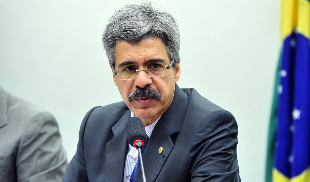 O engenheiro Zwi Skornicki, que teve delação premiada homologada pelo STF no âmbito da Lava Jato, afirmou em depoimento aos procuradores que pagou propina ao deputado Luiz Sérgio (PT-RJ), relator da CPI da Petrobras em 2015, para que não fosse convocado a depor na comissão (Foto: Gisele Federicce) O engenheiro Zwi Skornicki, que teve delação premiada homologada pelo STF no âmbito da Lava Jato, afirmou em depoimento aos procuradores que pagou propina ao deputado Luiz Sérgio (PT-RJ), relator da CPI da Petrobras em 2015, para que não fosse convocado a depor na comissão