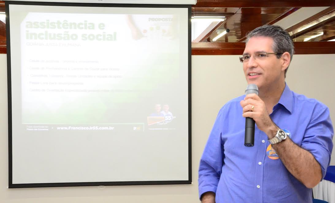 Apresentando propostas apontadas como ousadas em algumas áreas, o candidato do PSD a prefeito de Goiânia, Francisco Júnior, reforça que as propostas mostradas por ele estão baseadas em estudos; “É assim que a política muda. Com a coragem de mostrar que é possível resolver os problemas, desde que se aponte a forma de fazer, o planejamento para isto e cronograma para a execução. É assim que tenho procurado mostrar as propostas, como soluções reais e determinadas com estudos” (Foto: José Barbacena) Apresentando propostas apontadas como ousadas em algumas áreas, o candidato do PSD a prefeito de Goiânia, Francisco Júnior, reforça que as propostas mostradas por ele estão baseadas em estudos; “É assim que a política muda. Com a coragem de mostrar que é possível resolver os problemas, desde que se aponte a forma de fazer, o planejamento para isto e cronograma para a execução. É assim que tenho procurado mostrar as propostas, como soluções reais e determinadas com estudos”