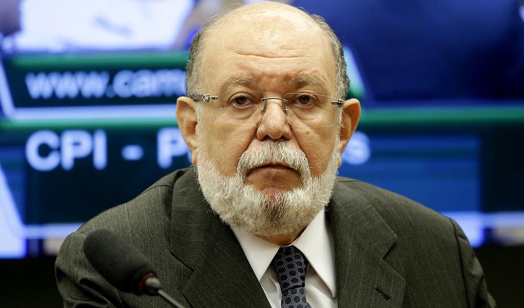 Léo Pinheiro, da OAS, assusta mais o universo político do que a de Marcelo Odebrecht, da empreiteira de mesmo nome, segundo a colunista Mônica Bergamo; ela diz que Pinheiro guarda mais informações pessoais dos personagens com quem negociou; "O Léo vai mais no pessoal", afirma um dos atuais interlocutores do empreiteiro; "O Léo fazia o estilo carinhoso", diz um outro amigo (Foto: Roberta Namour) Léo Pinheiro, da OAS, assusta mais o universo político do que a de Marcelo Odebrecht, da empreiteira de mesmo nome, segundo a colunista Mônica Bergamo; ela diz que Pinheiro guarda mais informações pessoais dos personagens com quem negociou; "O Léo vai mais no pessoal", afirma um dos atuais interlocutores do empreiteiro; "O Léo fazia o estilo carinhoso", diz um outro amigo
