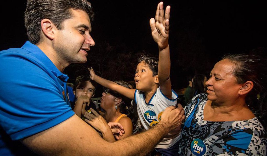 PTC, PEN E PSDC divulgaram nota para informar que vão apoiar o candidato à reeleição, Rui Palmeira (PSDB), na disputa pela Prefeitura de Maceió no segundo turno; decisão foi tomada após o candidato aceitar discutir a proposta defendida pelos três partidos no primeiro turno: Segurança e o uso da Guarda Municipal em rondas nos bairros mais violentos (Foto: Voney Malta) PTC, PEN E PSDC divulgaram nota para informar que vão apoiar o candidato à reeleição, Rui Palmeira (PSDB), na disputa pela Prefeitura de Maceió no segundo turno; decisão foi tomada após o candidato aceitar discutir a proposta defendida pelos três partidos no primeiro turno: Segurança e o uso da Guarda Municipal em rondas nos bairros mais violentos