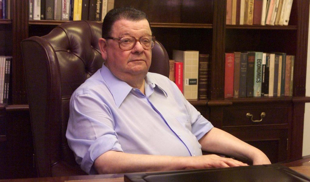 Em depoimento à Polícia Federal, o engenheiro Luiz Carlos Martins, delator da Camargo Corrêa, afirmou que o PMDB determinou propina de 10% ao ex-ministro Delfim Netto sobre valor de contratos das obras da Usina de Belo Monte; executivo declarou que pagou R$ 160 mil em quatro parcelas; na semana passada, a PF intimou Delfim Netto para depor e explicar o motivo de ter recebido R$ 240 mil da Odebrecht, que também fez parte do consórcio (Foto: Roberta Namour) Em depoimento à Polícia Federal, o engenheiro Luiz Carlos Martins, delator da Camargo Corrêa, afirmou que o PMDB determinou propina de 10% ao ex-ministro Delfim Netto sobre valor de contratos das obras da Usina de Belo Monte; executivo declarou que pagou R$ 160 mil em quatro parcelas; na semana passada, a PF intimou Delfim Netto para depor e explicar o motivo de ter recebido R$ 240 mil da Odebrecht, que também fez parte do consórcio