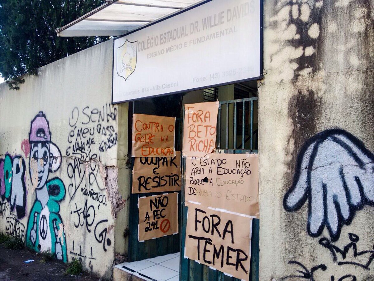 Celebraremos o dia dos professores, neste 15 de outubro, com um nó na garganta, indignados (as) com os ataques do governo ilegítimo contra a educação. O principal deles é a PEC 241/16 (Foto: Fátima Bezerra) Celebraremos o dia dos professores, neste 15 de outubro, com um nó na garganta, indignados (as) com os ataques do governo ilegítimo contra a educação. O principal deles é a PEC 241/16
