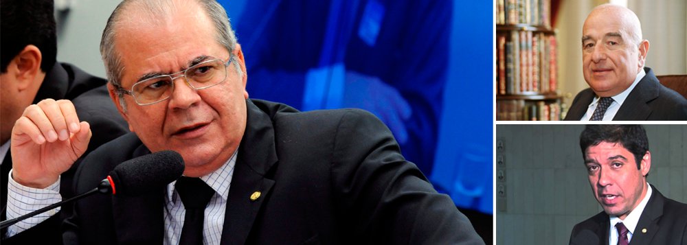 Deputado Hildo Rocha (PMDB-MA), primeiro vice-presidente da CPI instalada para apurar a corrupção em julgamentos no Carf, afirma que um empresário diz ter sido achacado por um parlamentar para evitar sua convocação pela comissão; “A pessoa que me disse que estava sendo achacada não quis que eu dissesse o nome dela (...). Ela está com medo!”; em uma reunião da CPI, Rocha questionou o plenário sobre a convocação do banqueiro Joseph Safra, feita pelo deputado Altineu Côrtes (PMDB-RJ), duas semanas antes (Foto: Roberta Namour) Deputado Hildo Rocha (PMDB-MA), primeiro vice-presidente da CPI instalada para apurar a corrupção em julgamentos no Carf, afirma que um empresário diz ter sido achacado por um parlamentar para evitar sua convocação pela comissão; “A pessoa que me disse que estava sendo achacada não quis que eu dissesse o nome dela (...). Ela está com medo!”; em uma reunião da CPI, Rocha questionou o plenário sobre a convocação do banqueiro Joseph Safra, feita pelo deputado Altineu Côrtes (PMDB-RJ), duas semanas antes