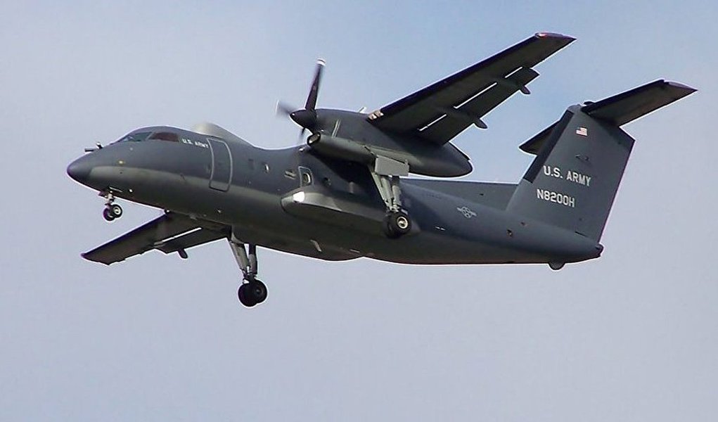 "Nossos meios de observação permitiram registar um avião Dash 8 da Guarda Costeira dos EUA que entrou ilicitamente no espaço aéreo da Venezuela no dia 17 de setembro", afirmou o ministro Padrino Lopez, citado pela agência Universal (Foto: Leonardo Attuch) "Nossos meios de observação permitiram registar um avião Dash 8 da Guarda Costeira dos EUA que entrou ilicitamente no espaço aéreo da Venezuela no dia 17 de setembro", afirmou o ministro Padrino Lopez, citado pela agência Universal
