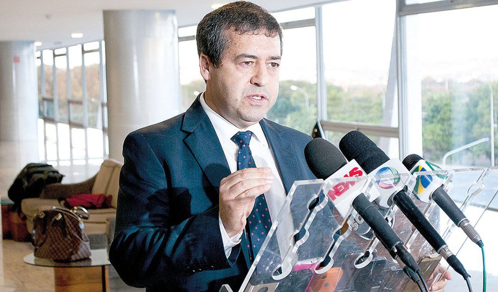 "Questão é complexa, precisa ter ampla participação de todos os setores. Dada a complexidade, a decisão do governo é deixar a modernização para o segundo semestre de 2017", afirmou o ministro do Trabalho, Ronaldo Nogueira; segundo ele, prioridade atual é resolver a crise fiscal; Nogueira também destacou que "a orientação do presidente Michel Temer é muito clara, é de preservar direitos" (Foto: Paulo Emílio) "Questão é complexa, precisa ter ampla participação de todos os setores. Dada a complexidade, a decisão do governo é deixar a modernização para o segundo semestre de 2017", afirmou o ministro do Trabalho, Ronaldo Nogueira; segundo ele, prioridade atual é resolver a crise fiscal; Nogueira também destacou que "a orientação do presidente Michel Temer é muito clara, é de preservar direitos"