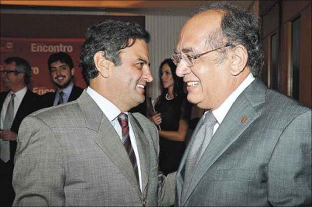 A Odebrecht e o grupo Petrópolis eram donos de um banco no exterior, o Meink Bank, com o único objetivo de realizar pagamentos políticos. E um dos nomes que surge como beneficiário é o do senador Aécio Neves. R$ 1,6 milhão em 2010 para ele e para o PSDB (Foto: Voney Malta) A Odebrecht e o grupo Petrópolis eram donos de um banco no exterior, o Meink Bank, com o único objetivo de realizar pagamentos políticos. E um dos nomes que surge como beneficiário é o do senador Aécio Neves. R$ 1,6 milhão em 2010 para ele e para o PSDB