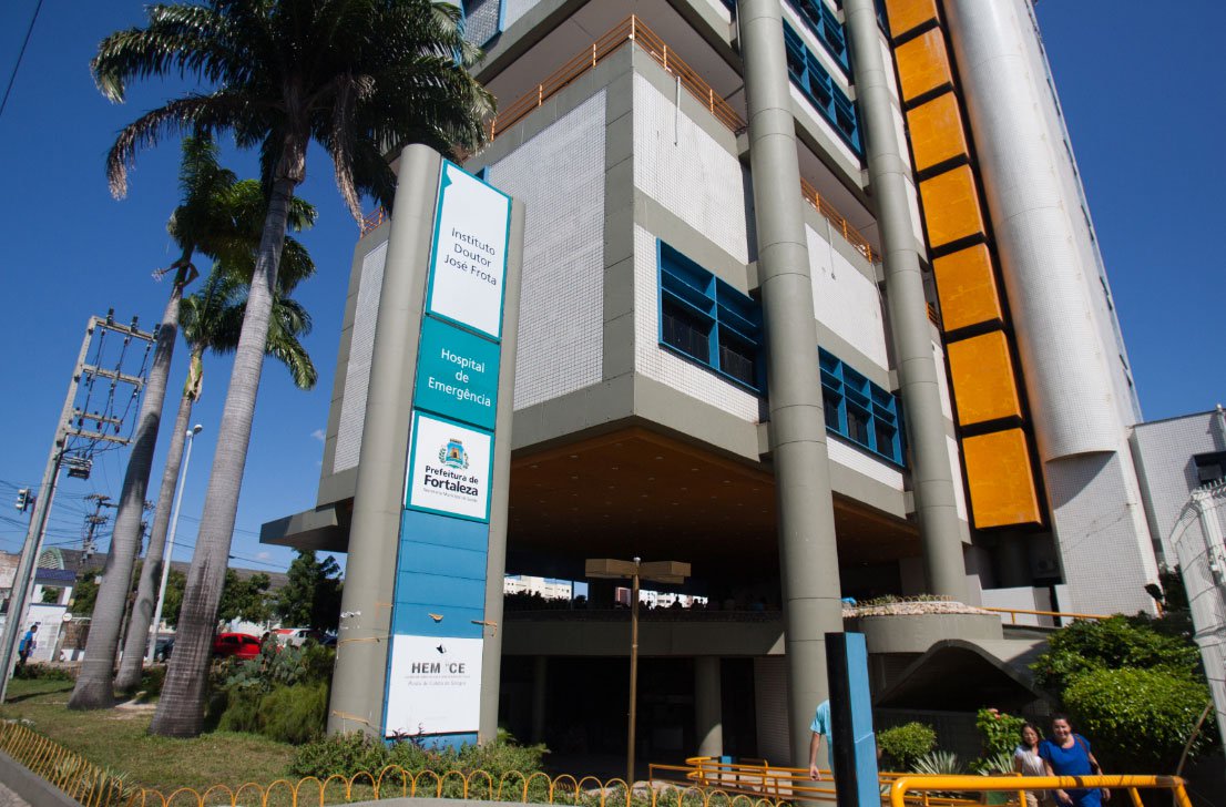 Um grupo de fonoaudiológos esteve na manhã de hoje, na Câmara Municipal de Fortaleza, com o objetivo de sensibilizar e conseguir o apoio dos vereadores para a inclusão de fonoaudiólogos no concurso que cria cargos na área de saúde para o IJF. A CMF aprovou ontem um projeto de lei, enviado pelo prefeito Roberto Cláudio, autorizando concurso para para Assistente Social, Técnico de Enfermagem, Técnico de Laboratório em Análises Clínicas, Técnico em Radiologia, Cirurgião Dentista, Enfermeiro, Farmacêutico Hospitalar, Farmacêutico Bioquímico, Fisioterapeuta, Nutricionista e Médico
(Foto: Fatima 247) Um grupo de fonoaudiológos esteve na manhã de hoje, na Câmara Municipal de Fortaleza, com o objetivo de sensibilizar e conseguir o apoio dos vereadores para a inclusão de fonoaudiólogos no concurso que cria cargos na área de saúde para o IJF. A CMF aprovou ontem um projeto de lei, enviado pelo prefeito Roberto Cláudio, autorizando concurso para para Assistente Social, Técnico de Enfermagem, Técnico de Laboratório em Análises Clínicas, Técnico em Radiologia, Cirurgião Dentista, Enfermeiro, Farmacêutico Hospitalar, Farmacêutico Bioquímico, Fisioterapeuta, Nutricionista e Médico