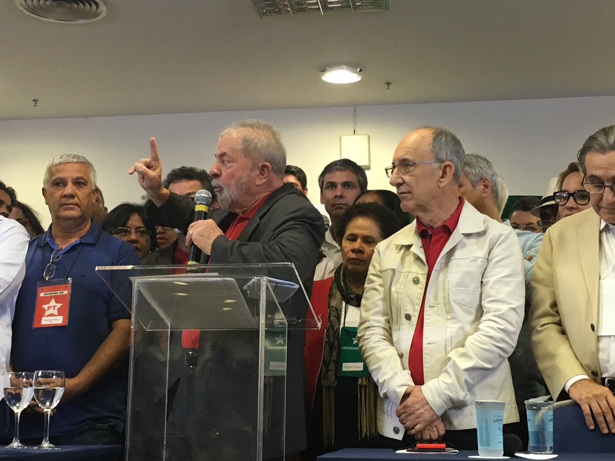 Criar um "grupo de amigos da democracia", a principal mensagem política da entrevista coletiva do ex-presidente Lula, agorinha (Foto: Leopoldo Vieira) Criar um "grupo de amigos da democracia", a principal mensagem política da entrevista coletiva do ex-presidente Lula, agorinha