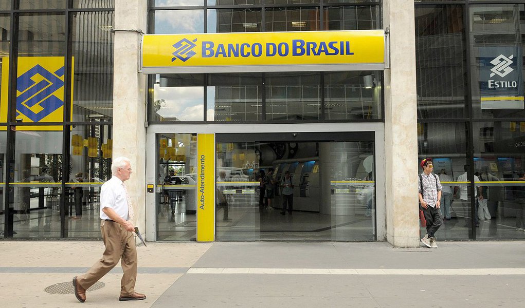 Dois ex-sócios da Ação Informática informaram à PF terem repassado R$ 4,9 milhões para a Credencial Construtora, acusada de ser empresa de fachada usada para lavagem de dinheiro no escândalo Petrobras, por serviços de "consultoria", em 2010, em negócio de fornecimento de software para o banco; a Credencial, que tem sede em Sumaré (SP), pertence a Eduardo Aparecido de Meira e Flávio Henrique de Oliveira Macedo, ambos presos em maio na 30ª fase da Lava Jato (Operação Vício) (Foto: Roberta Namour) Dois ex-sócios da Ação Informática informaram à PF terem repassado R$ 4,9 milhões para a Credencial Construtora, acusada de ser empresa de fachada usada para lavagem de dinheiro no escândalo Petrobras, por serviços de "consultoria", em 2010, em negócio de fornecimento de software para o banco; a Credencial, que tem sede em Sumaré (SP), pertence a Eduardo Aparecido de Meira e Flávio Henrique de Oliveira Macedo, ambos presos em maio na 30ª fase da Lava Jato (Operação Vício)