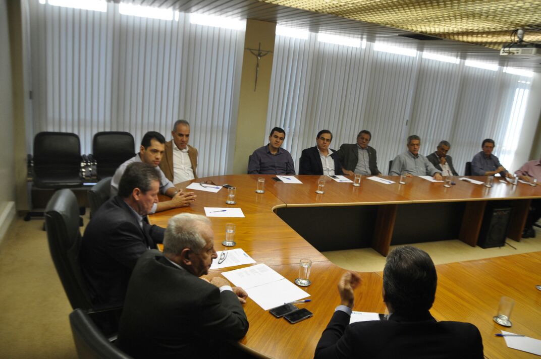 Em reunião com o pré-candidato à prefeitura de Goiânia pelo PSDB, deputado federal Giuseppe Vecci, o setor empresarial corroborou que a capital precisa de um prefeito que tenha capacidade de gestão e planejamento para atender as demandas da população; No encontro, que ocorreu na tarde de sexta-feira (24) na Federação das Indústrias do Estado de Goiás (Fieg), o tucano apresentou suas propostas aos empresários e recebeu sugestões que serão incorporadas ao seu plano de governo (Foto: José Barbacena) Em reunião com o pré-candidato à prefeitura de Goiânia pelo PSDB, deputado federal Giuseppe Vecci, o setor empresarial corroborou que a capital precisa de um prefeito que tenha capacidade de gestão e planejamento para atender as demandas da população; No encontro, que ocorreu na tarde de sexta-feira (24) na Federação das Indústrias do Estado de Goiás (Fieg), o tucano apresentou suas propostas aos empresários e recebeu sugestões que serão incorporadas ao seu plano de governo