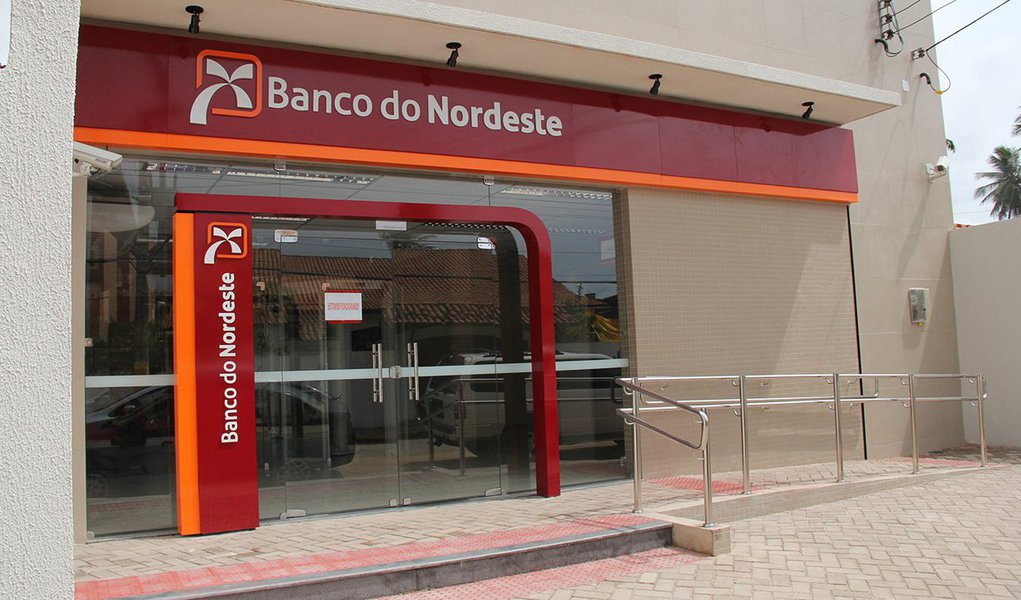 Banco do Nordeste contratou durante o primeiro semestre, por meio do Fundo Constitucional de Financiamento do Nordeste (FNE), R$ 5,4 bilhões em financiamentos, crescimento de 7,3% em relação ao mesmo período de 2015; estados que mais ampliaram as contratações foram o Espírito Santo (87,6%), Pernambuco (46,4%), Maranhão (35,9%) e Rio Grande do Norte (27,9%) (Foto: Paulo Emílio) Banco do Nordeste contratou durante o primeiro semestre, por meio do Fundo Constitucional de Financiamento do Nordeste (FNE), R$ 5,4 bilhões em financiamentos, crescimento de 7,3% em relação ao mesmo período de 2015; estados que mais ampliaram as contratações foram o Espírito Santo (87,6%), Pernambuco (46,4%), Maranhão (35,9%) e Rio Grande do Norte (27,9%)