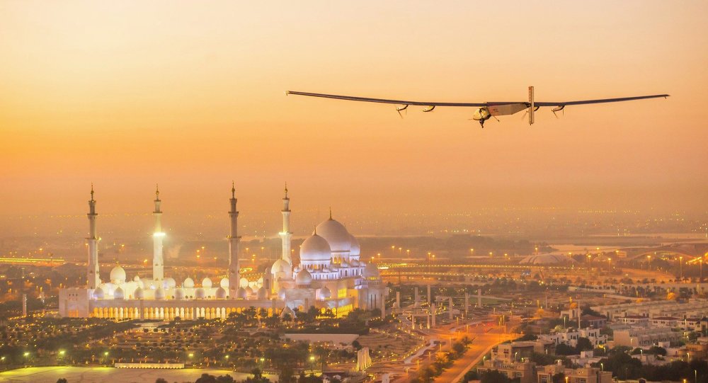 O avião Solar Impulse 2 (SI-2), que usa apenas energia solar, decolou do Cairo em direção a Abu Dhabi, a última etapa de sua volta ao redor do mundo, declarou Bertrand Piccard, fundador do projeto, à mídia no domingo (Foto: Leonardo Attuch) O avião Solar Impulse 2 (SI-2), que usa apenas energia solar, decolou do Cairo em direção a Abu Dhabi, a última etapa de sua volta ao redor do mundo, declarou Bertrand Piccard, fundador do projeto, à mídia no domingo